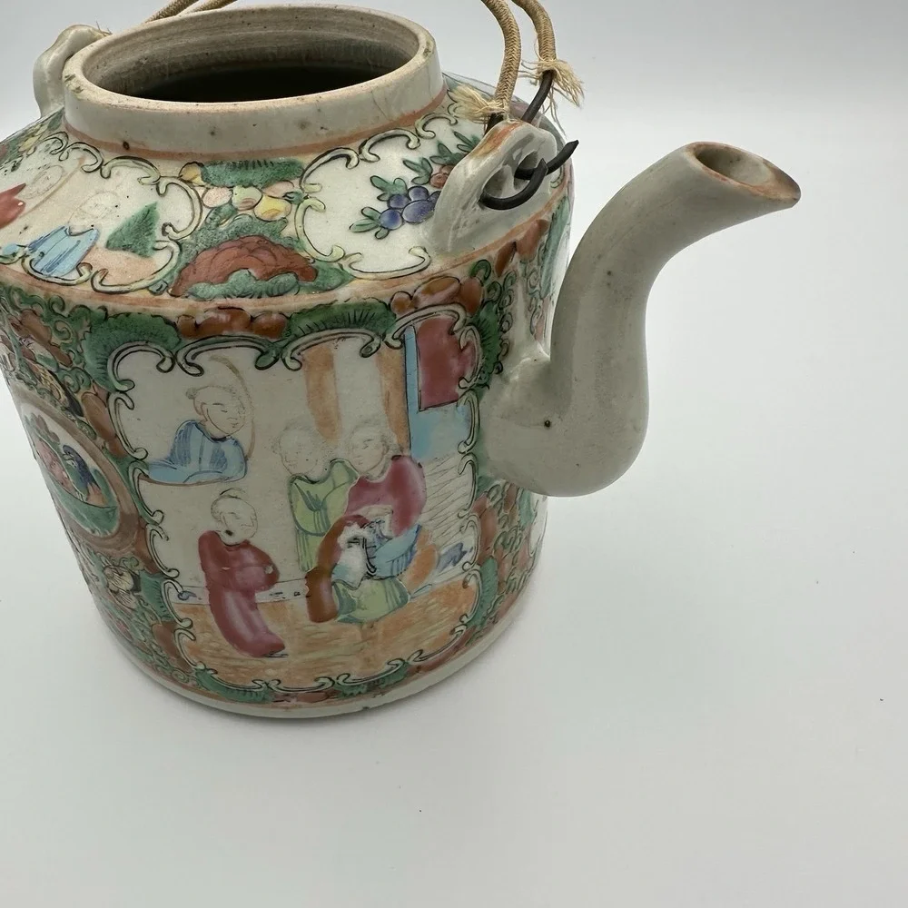 Antique Chinese‎ Porcelain Famille Rose Medallion Tea Pot